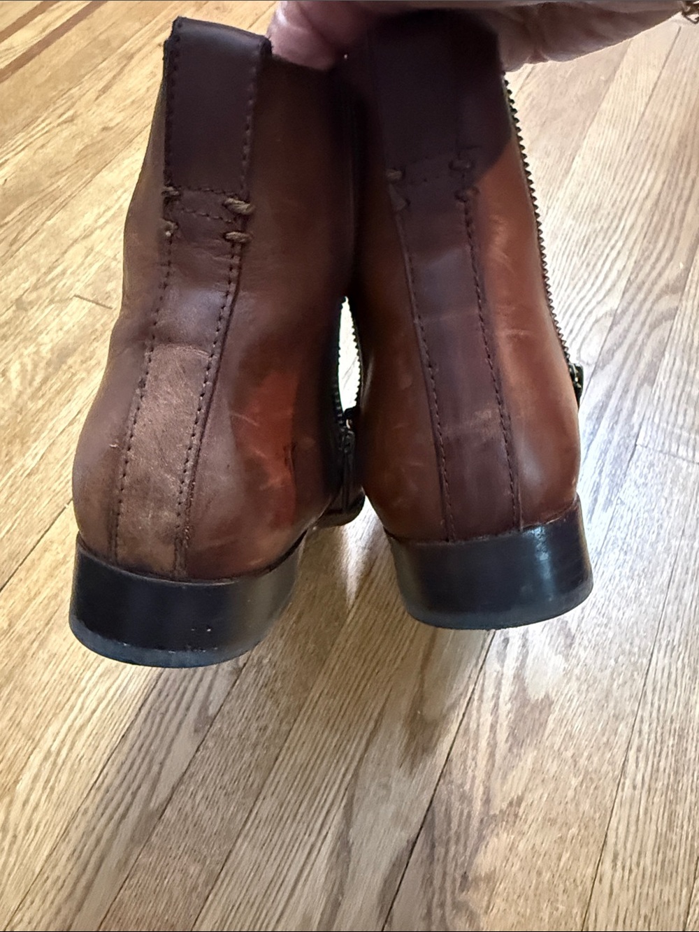 Women’s distressed Frye Brown Leather Chelsea Boots with Side elastic - Picture 5 of 7